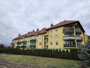 Read more about the article MIESZKANIE Z DWOMA BALKONAMI I GARAŻEM – PARKOWA
